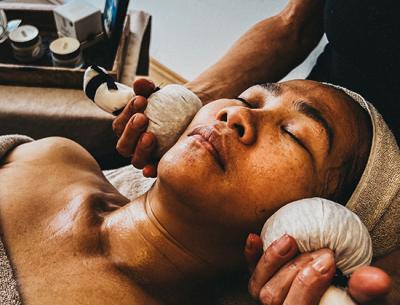 PANTAI Kräuterstempel Massage Gesicht & Dekolleté